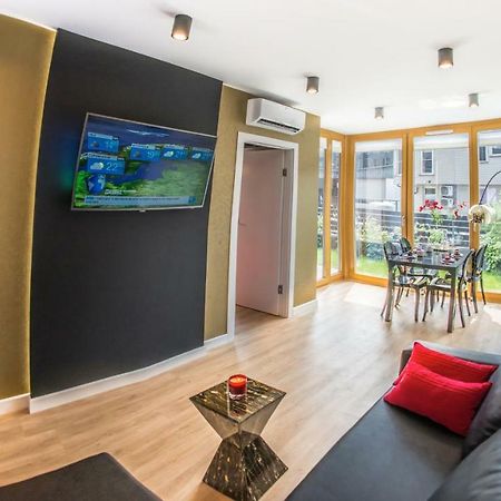 Galaxy Garden Apartment Cracow- Shopping Mall 1Min, Underground Parking, Family Friendly, City Center Krakow Bagian luar foto
