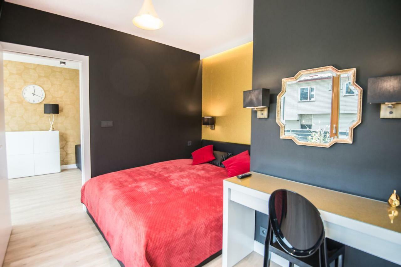 Galaxy Garden Apartment Cracow- Shopping Mall 1Min, Underground Parking, Family Friendly, City Center Krakow Bagian luar foto