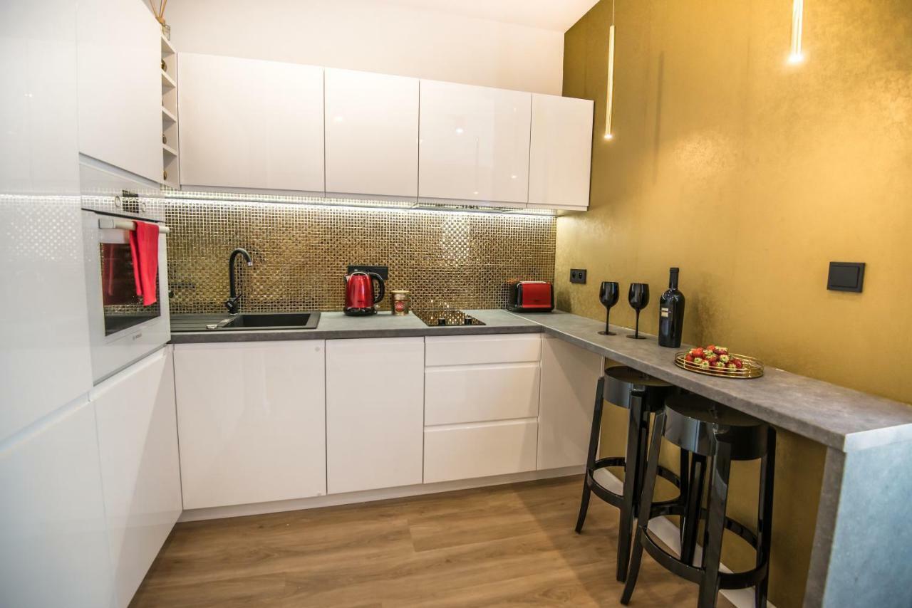 Galaxy Garden Apartment Cracow- Shopping Mall 1Min, Underground Parking, Family Friendly, City Center Krakow Bagian luar foto