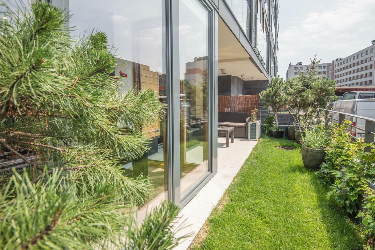 Galaxy Garden Apartment Cracow- Shopping Mall 1Min, Underground Parking, Family Friendly, City Center Krakow Bagian luar foto