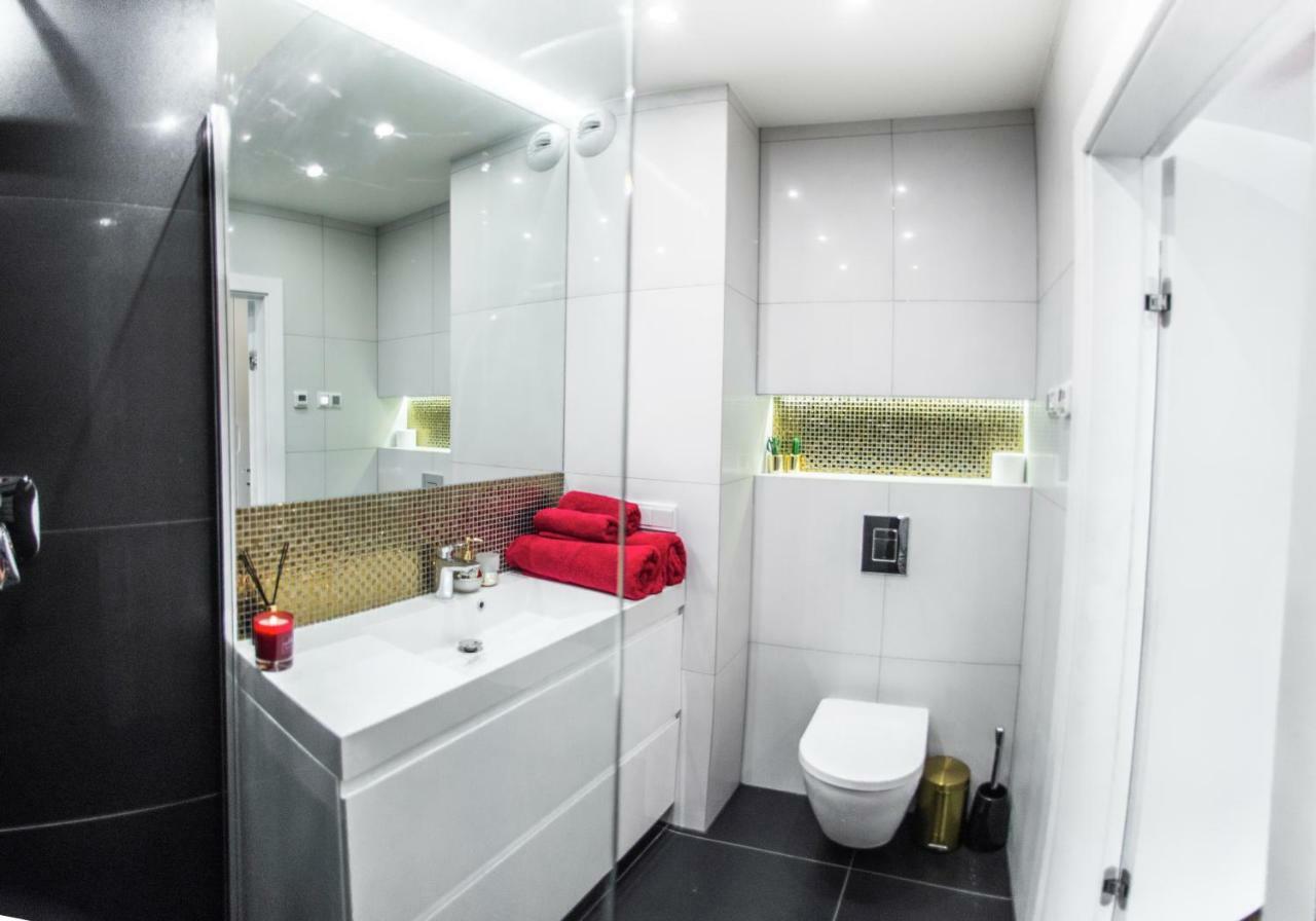 Galaxy Garden Apartment Cracow- Shopping Mall 1Min, Underground Parking, Family Friendly, City Center Krakow Bagian luar foto