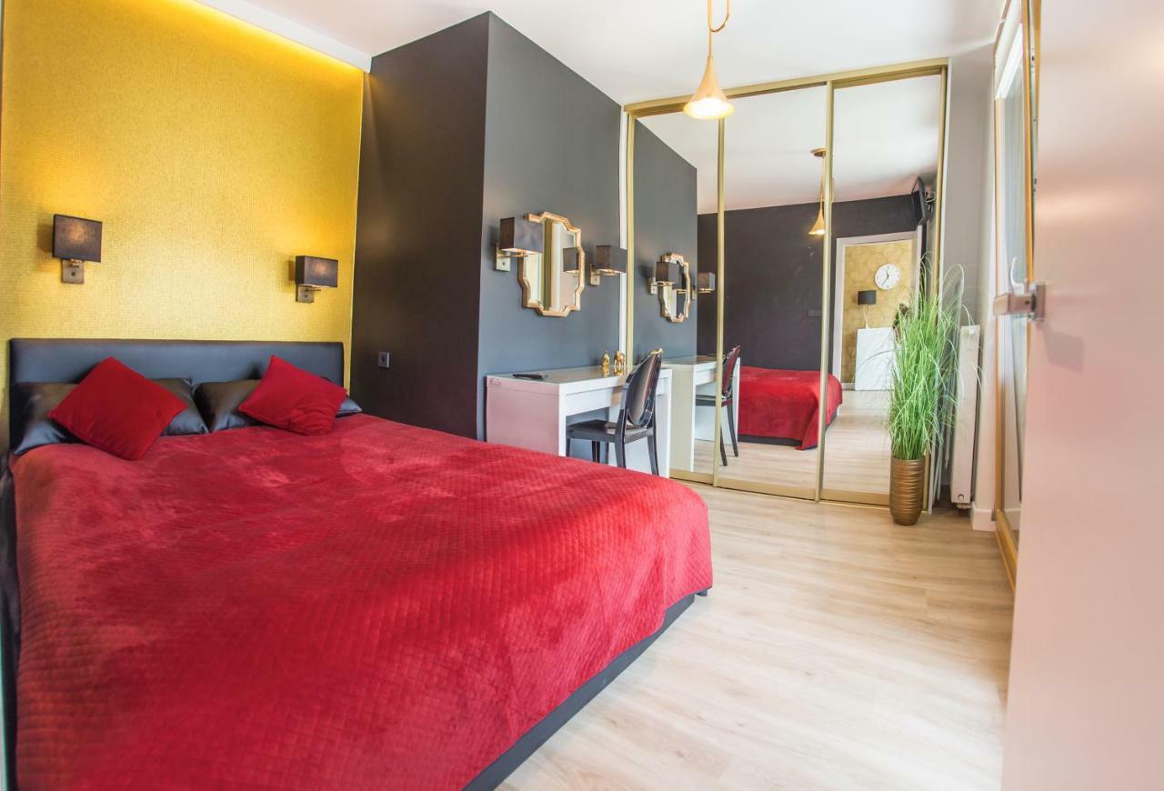 Galaxy Garden Apartment Cracow- Shopping Mall 1Min, Underground Parking, Family Friendly, City Center Krakow Bagian luar foto