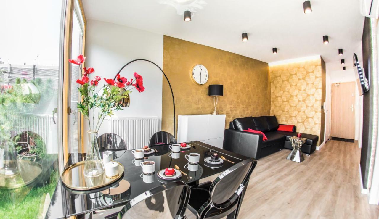Galaxy Garden Apartment Cracow- Shopping Mall 1Min, Underground Parking, Family Friendly, City Center Krakow Bagian luar foto