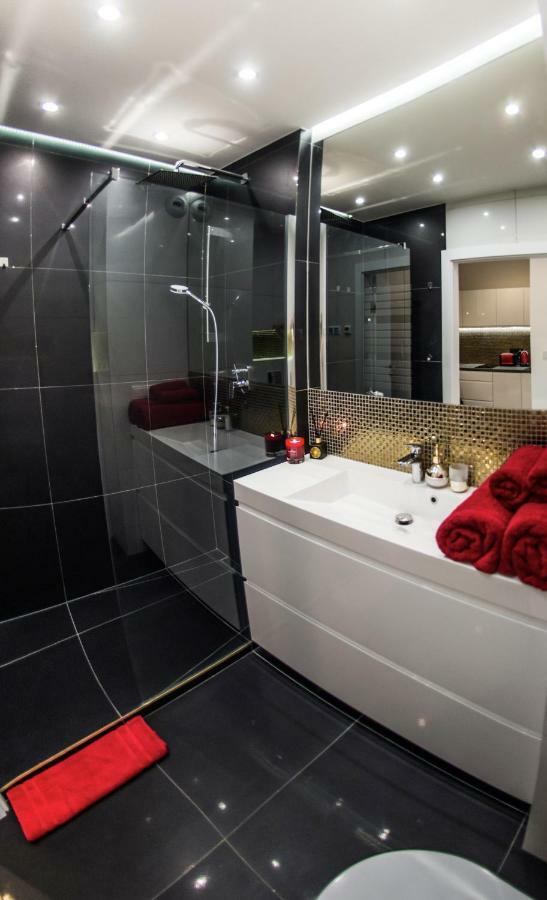 Galaxy Garden Apartment Cracow- Shopping Mall 1Min, Underground Parking, Family Friendly, City Center Krakow Bagian luar foto